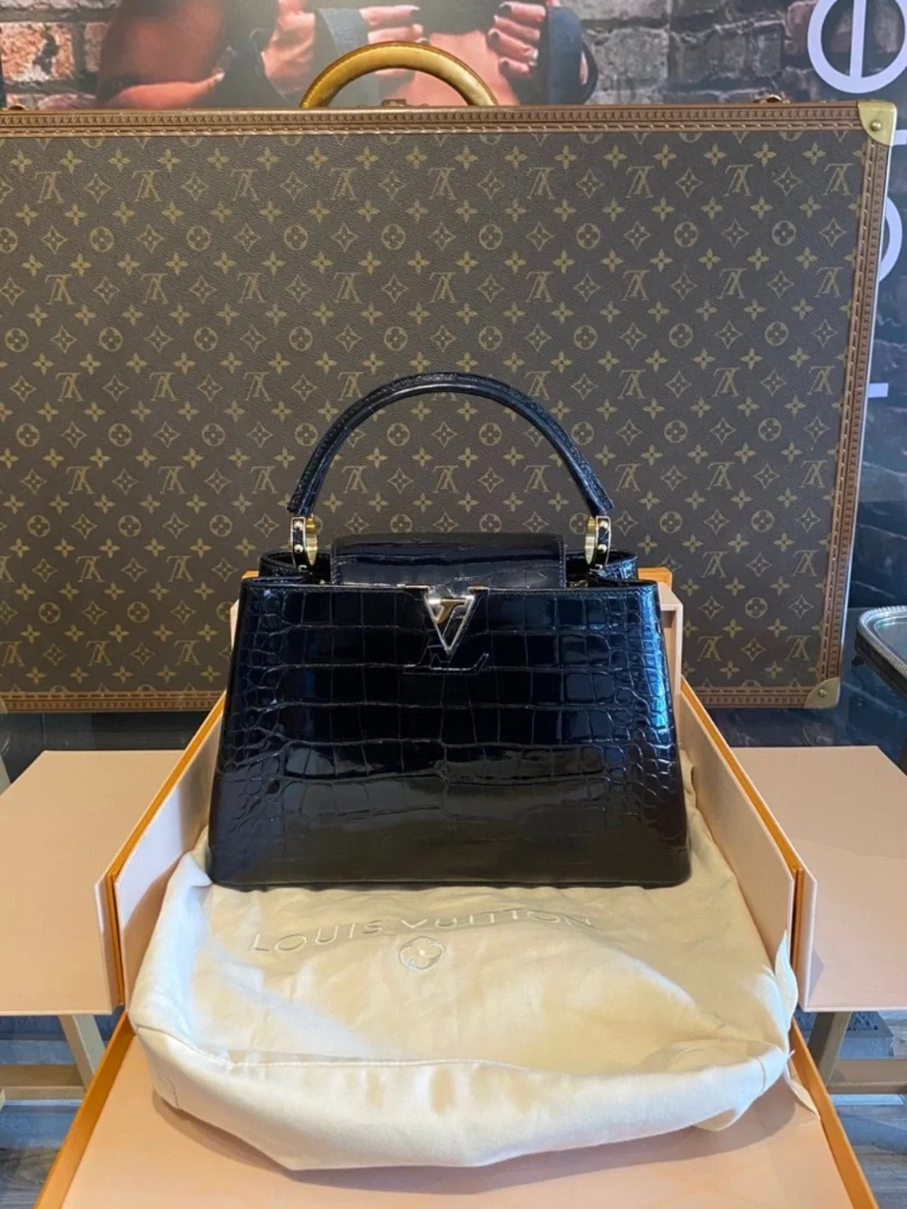 Louis Vuitton Capucines MM Shiny Crocodile Black Gold Hardware